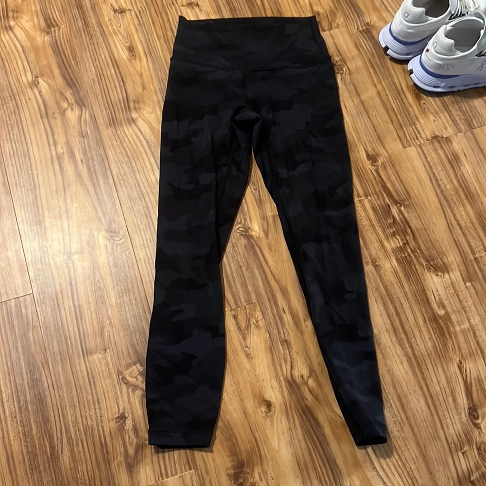 black camo lulu leggings